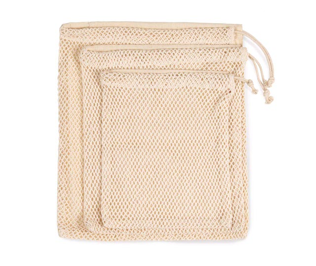MESH BAG WITH DRAWSTRING CARRY HANDLE